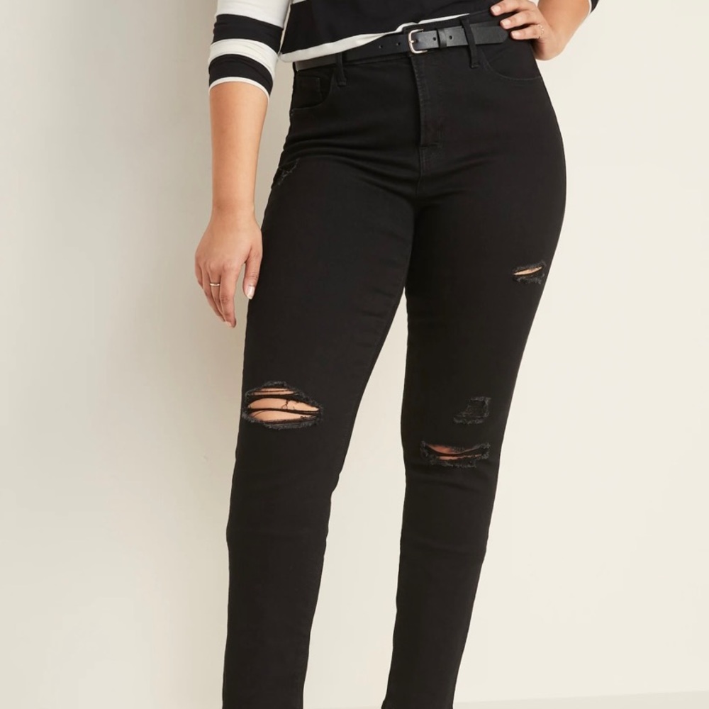 BNWT Women’s Distressed Jeans